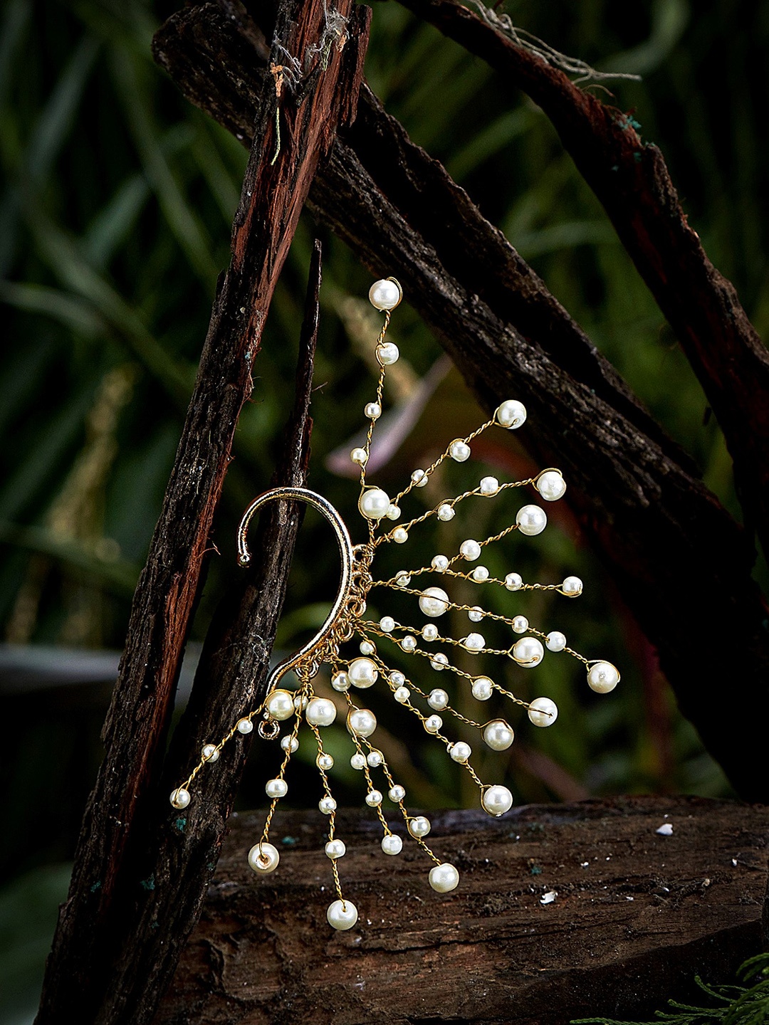 

D'oro Off White Handcrafted Ear Cuff Earrings