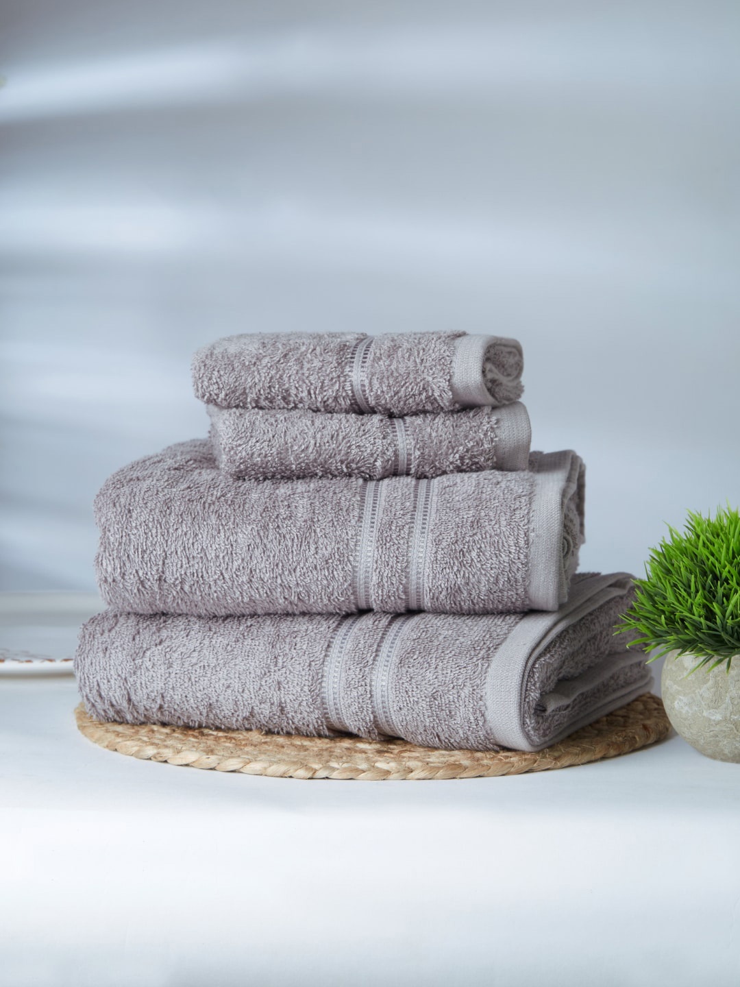 

Welspun Set Of 3 Solid 380 GSM Pure Cotton Towel Set, Grey