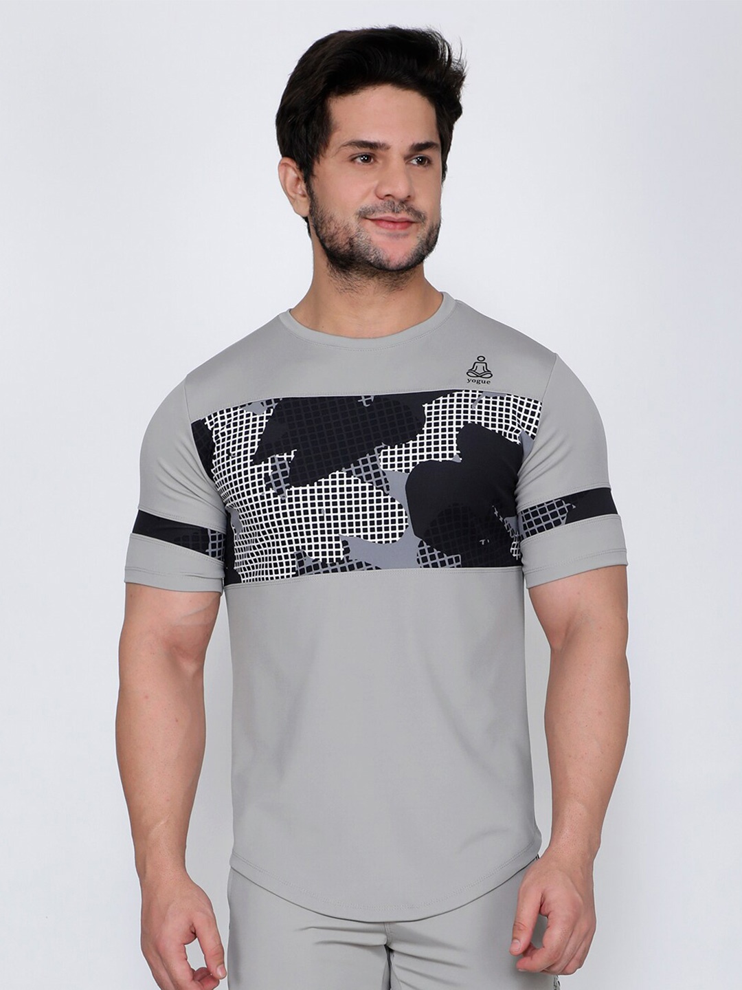 

Yogue Activewear Men Grey & Black Printed Slim Fit T-shirt