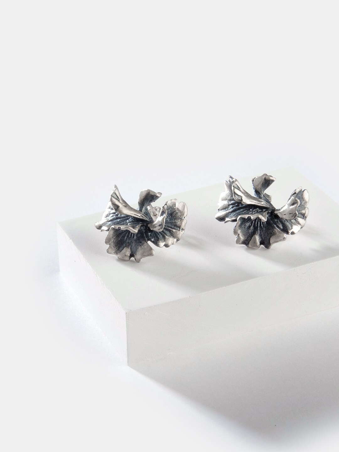 

SHAYA 925 Silver Black Studs Earrings