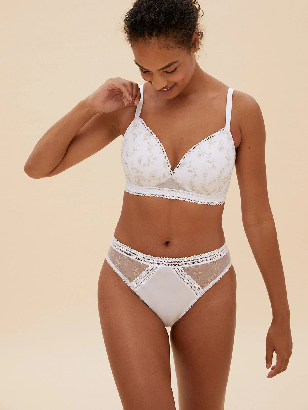 

Marks & Spencer White Floral Embroidered Plunge Bra - Lightly Padded