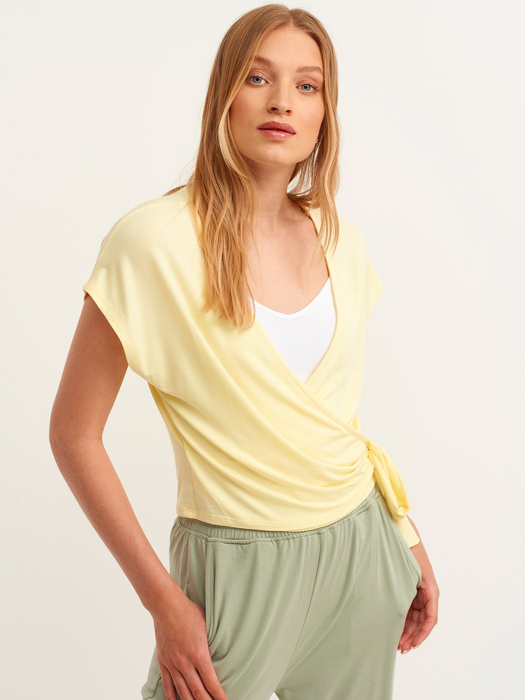 

OXXO Women Yellow Knitted Wrap Top