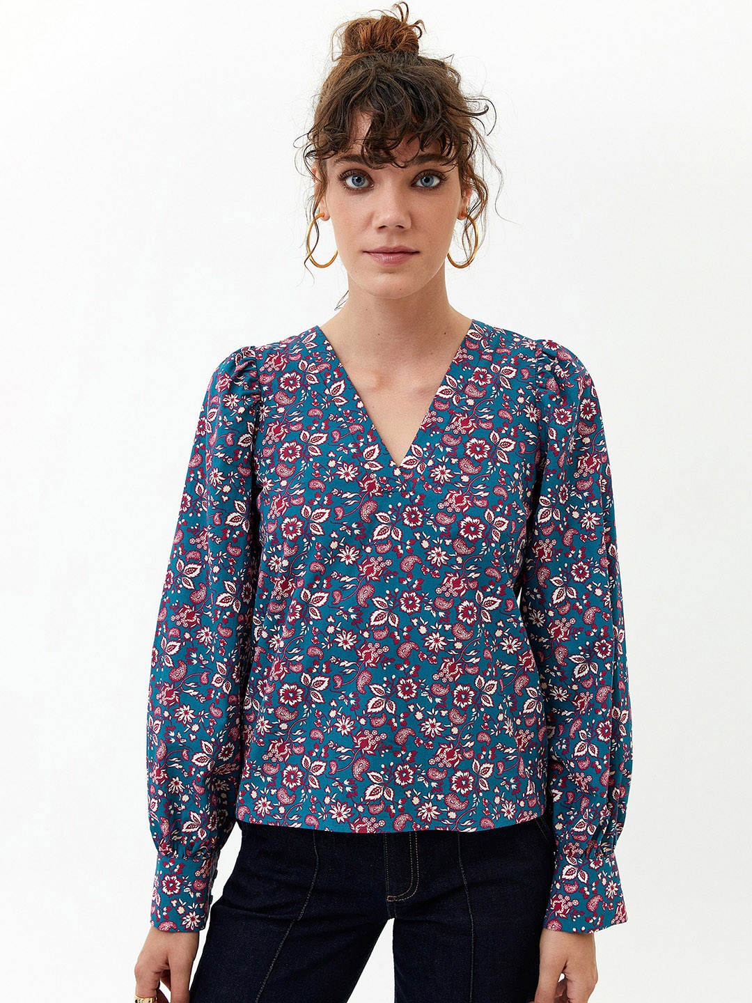 

OXXO Blue & Red Pure Cotton V-Neck Ethnic Print Top