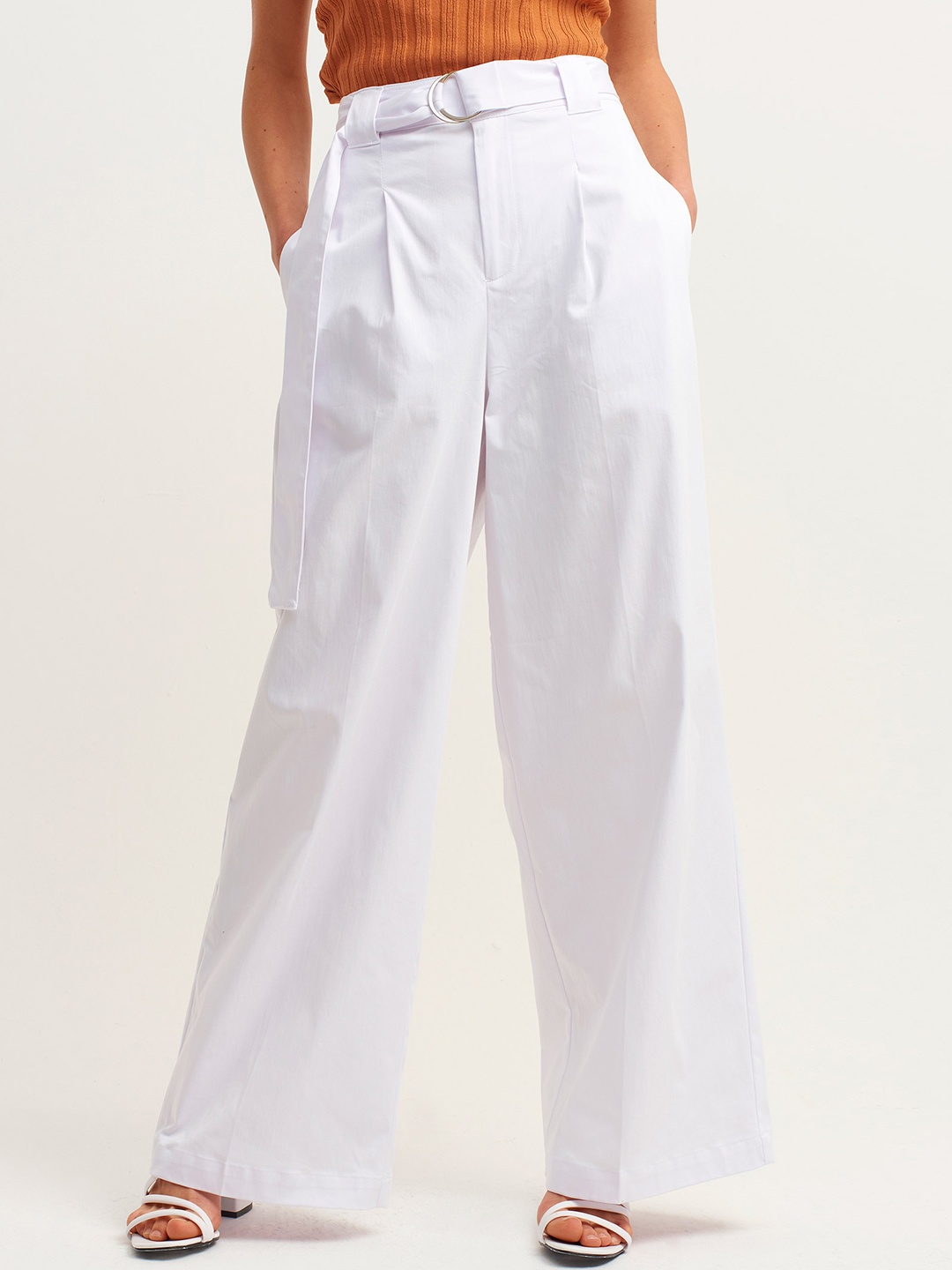 

OXXO Women White Solid Pleated Trousers With Belt