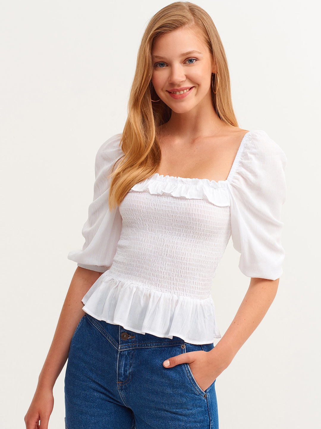 

OXXO Women White Solid Ruffles Smocked Crop Top