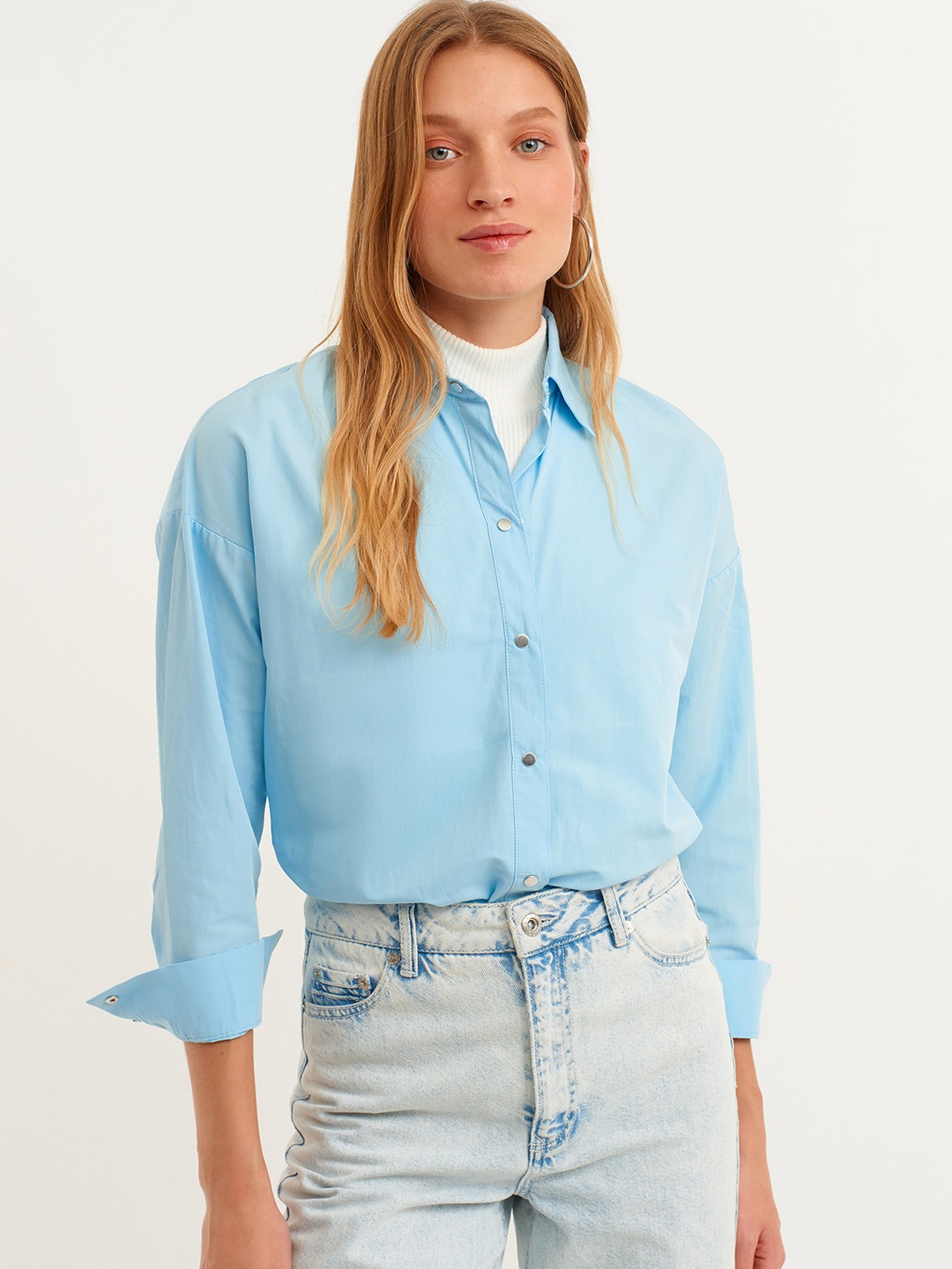 

OXXO Women Blue Solid Casual Shirt