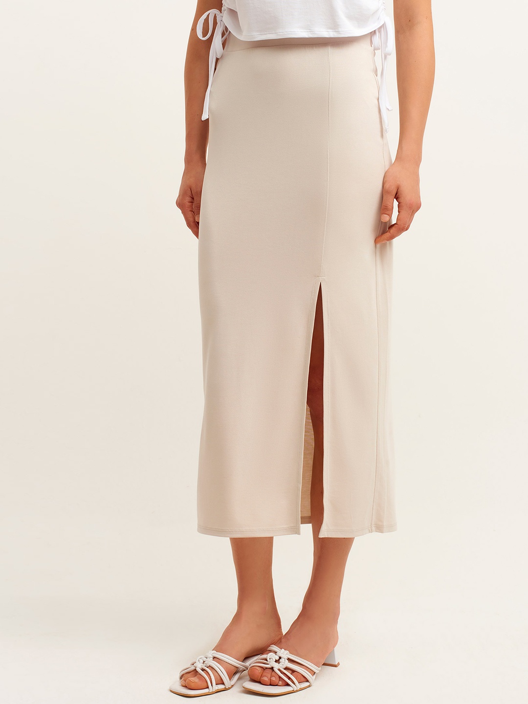 

OXXO Women Cream-Coloured Solid High Side-Slit Straight Skirt