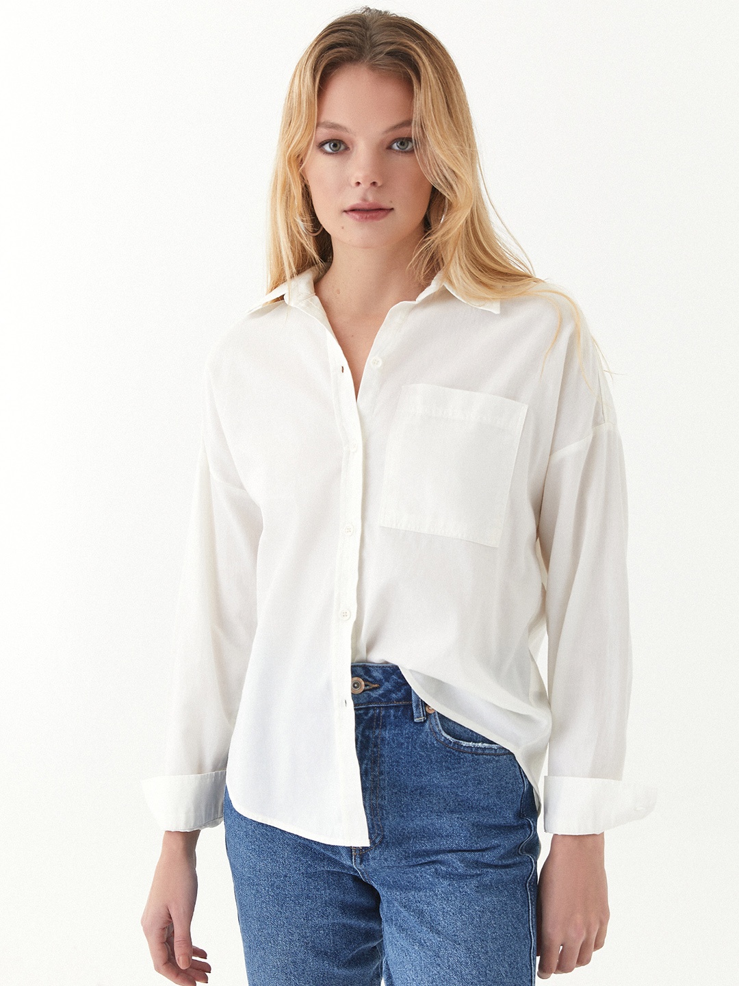 

OXXO Women Off White Solid Pure Cotton Casual Shirt