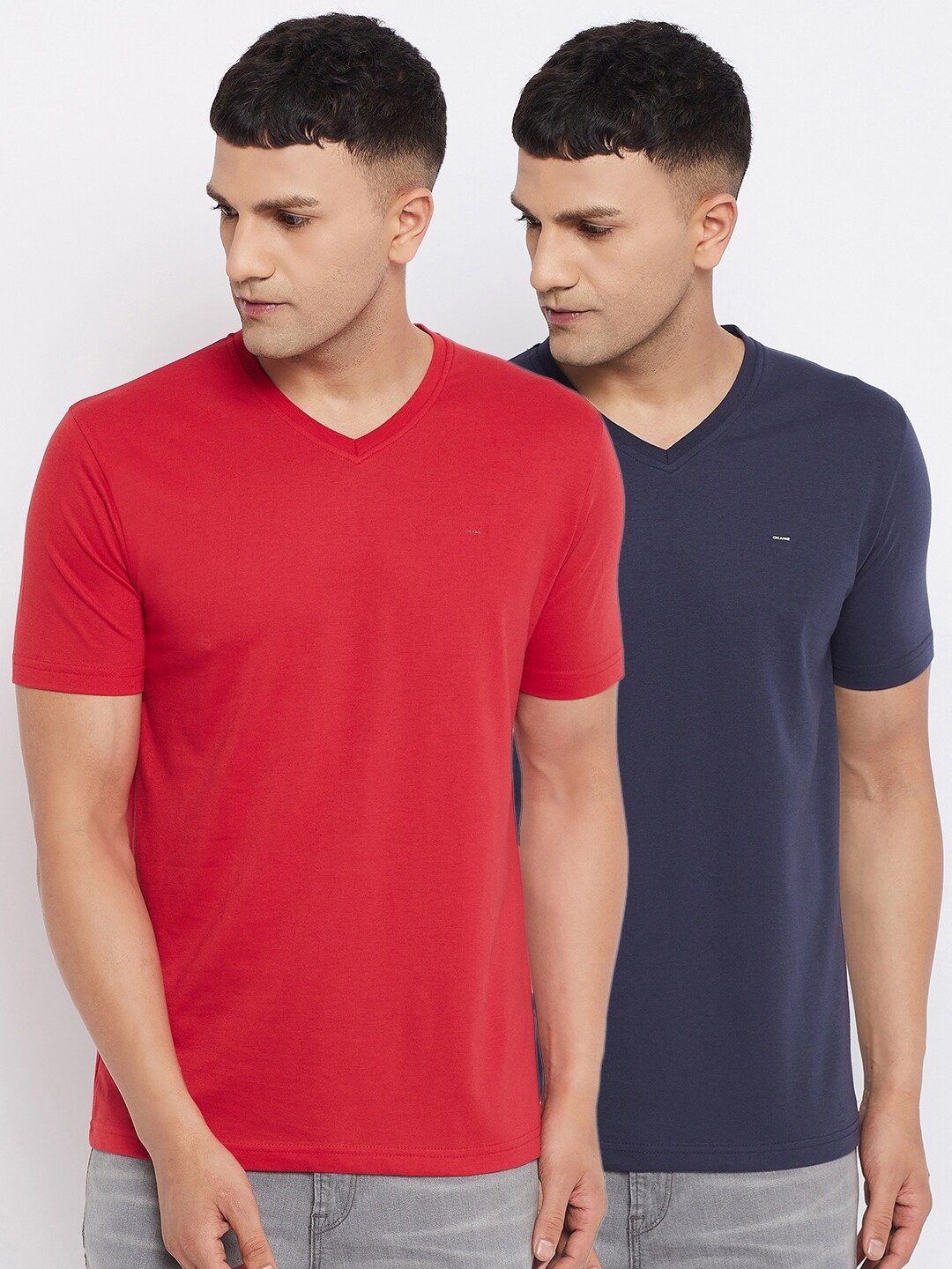 

Okane Men Red & Navy Blue Pack of 2 Solid Regular Fit V-Neck T-shirt
