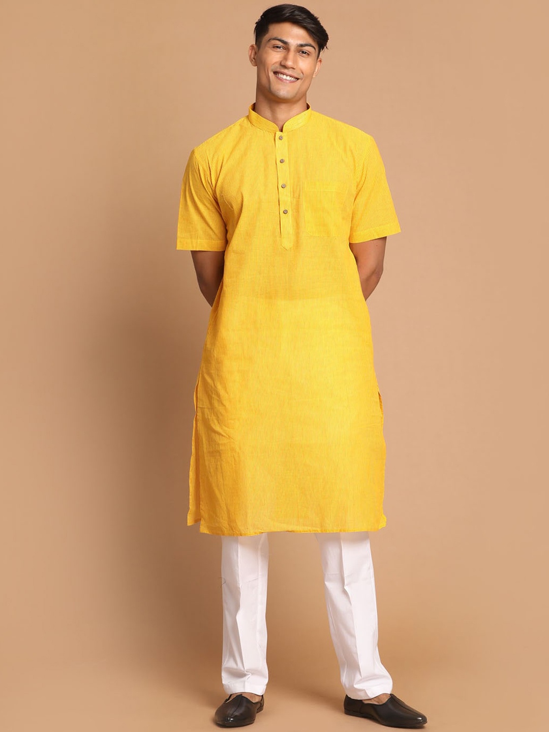 

VASTRAMAY Men Yellow Pure Cotton Kurta With Pyjamas