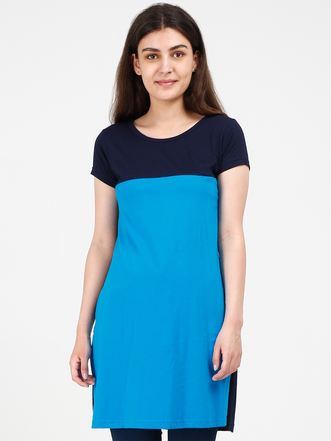 

Fleximaa Blue & Navy Blue Colourblocked Longline Top