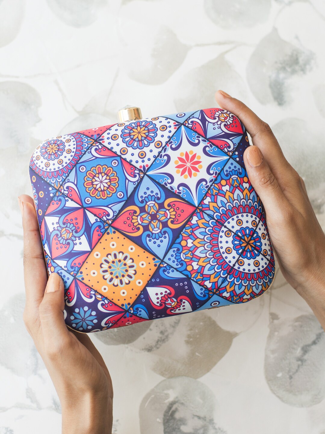 

ARTKLIM Women Multicoloured Printed Box Clutch, Multi