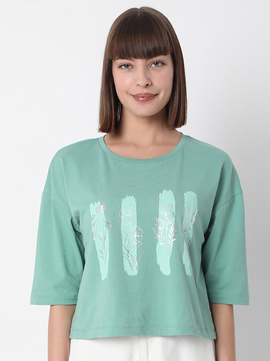 

Vero Moda Women Green Printed Drop-Shoulder Sleeves Cotton T-shirt