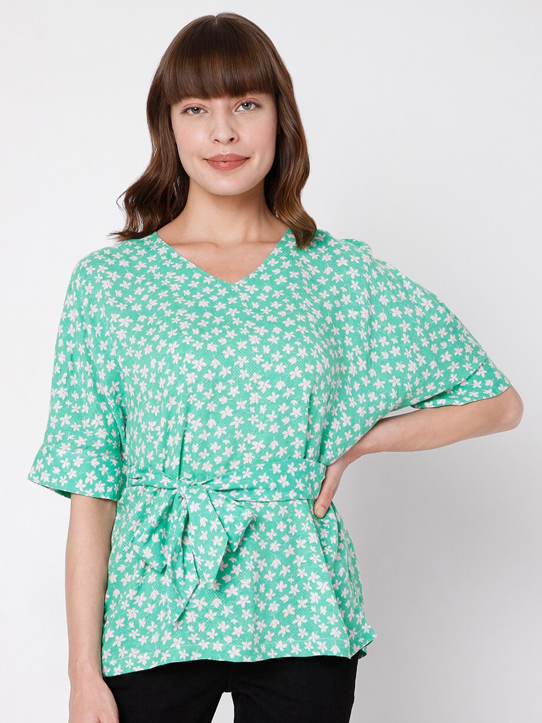 

Vero Moda Green Floral Printed Regular Top
