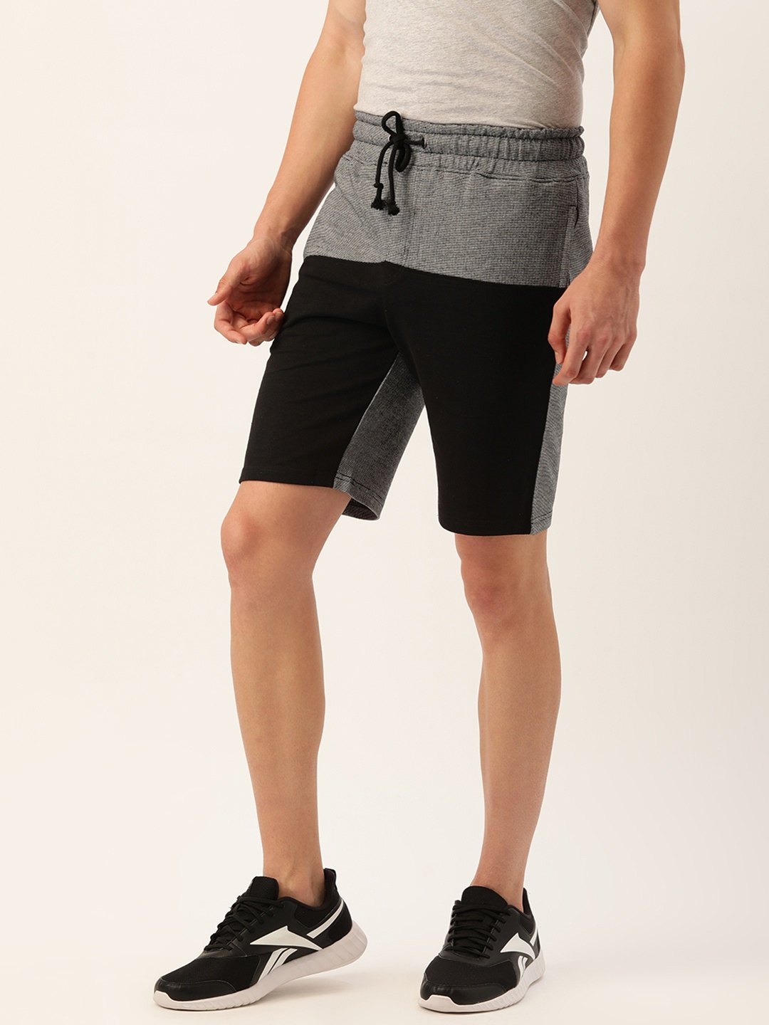 

ARISE Men Grey & Black Colourblocked Shorts