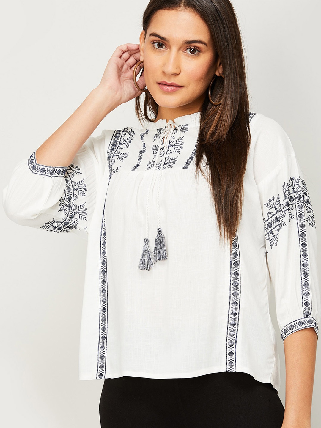 

Fame Forever by Lifestyle White & Navy Blue Floral Print Tie-Up Neck Top