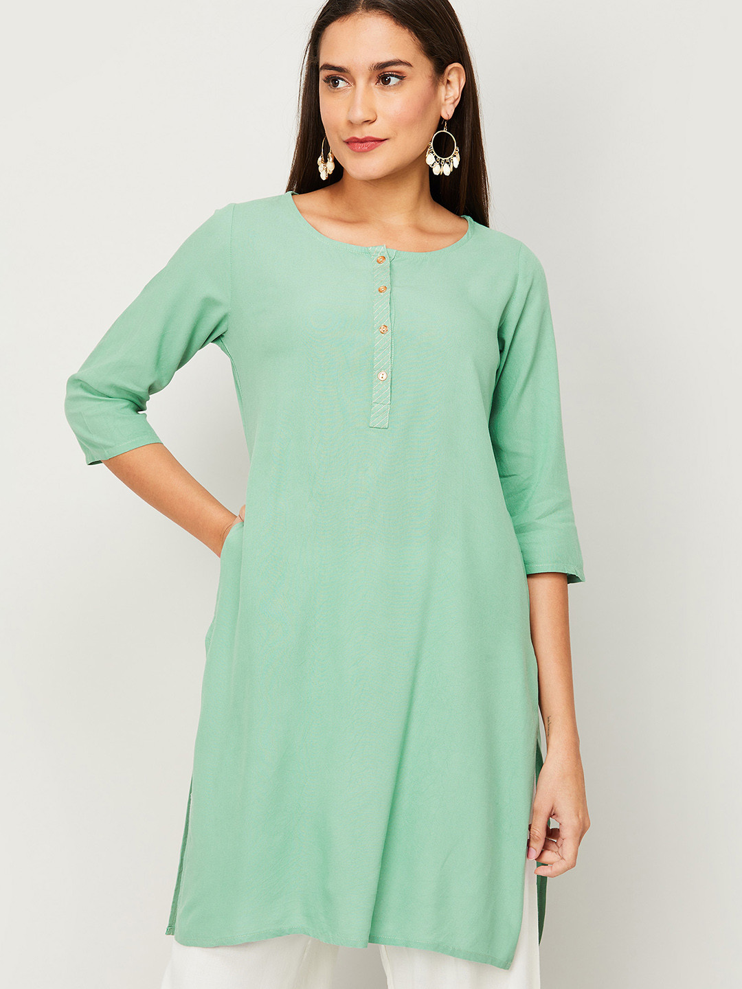 

Melange by Lifestyle Women Green Solid Round Neck Straight Kurta