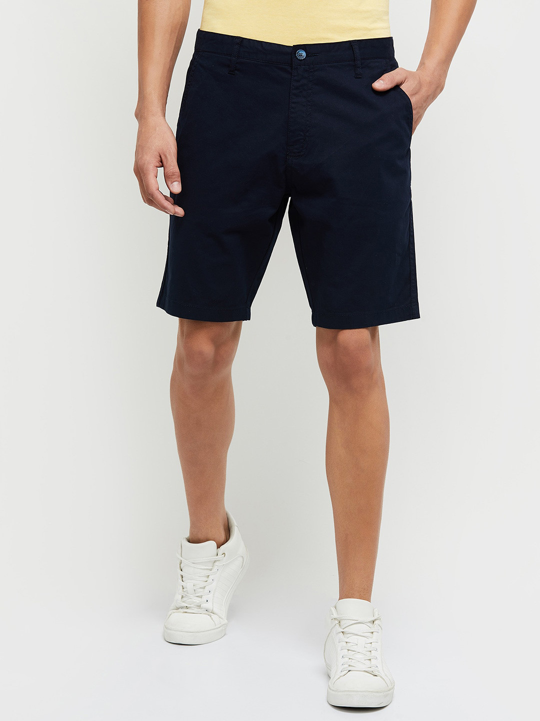 

max Men Navy Blue Solid Mid Rise Regular Fit Casual Shorts