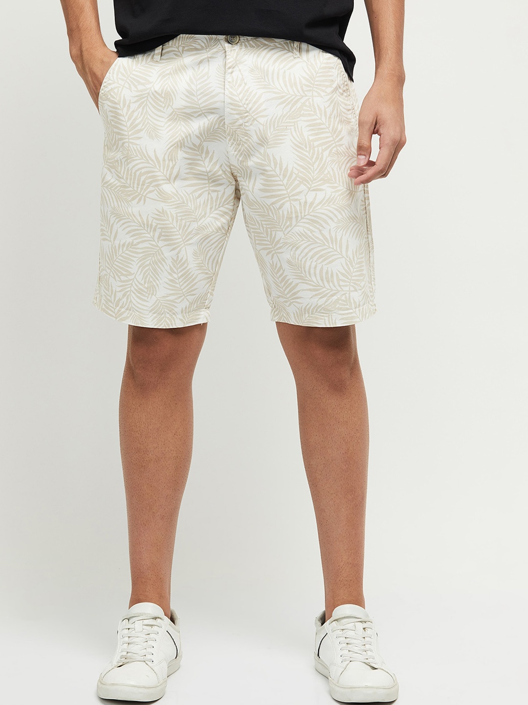 

max Men Green & White Printed Mid-Rise Pure Cotton Shorts