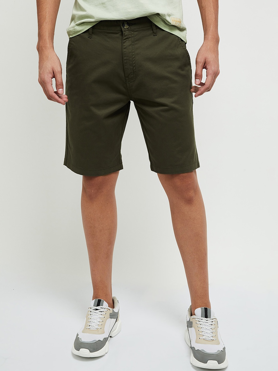 

max Men Olive Green Solid Cotton Shorts