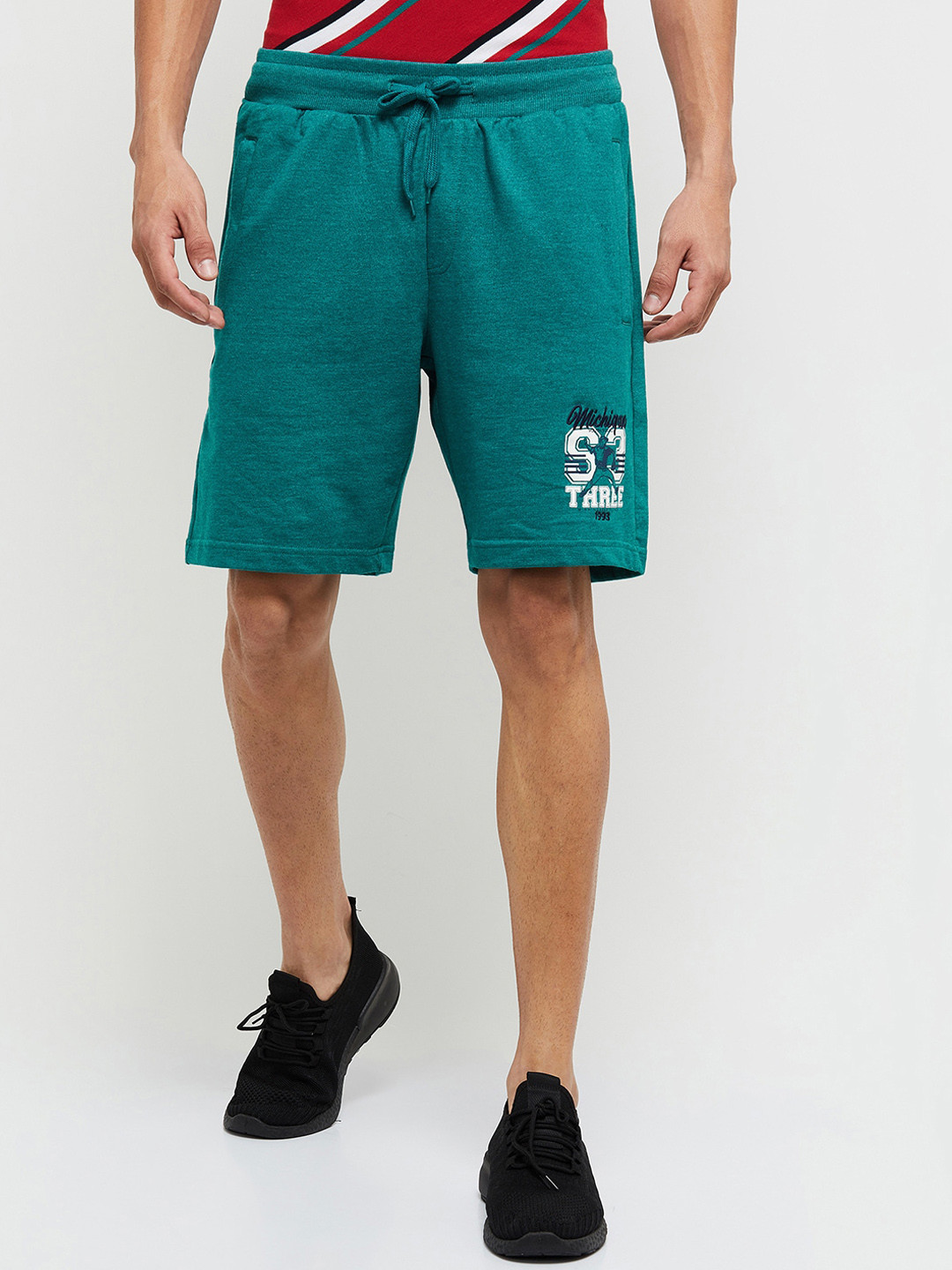 

max Men Green Sports Shorts