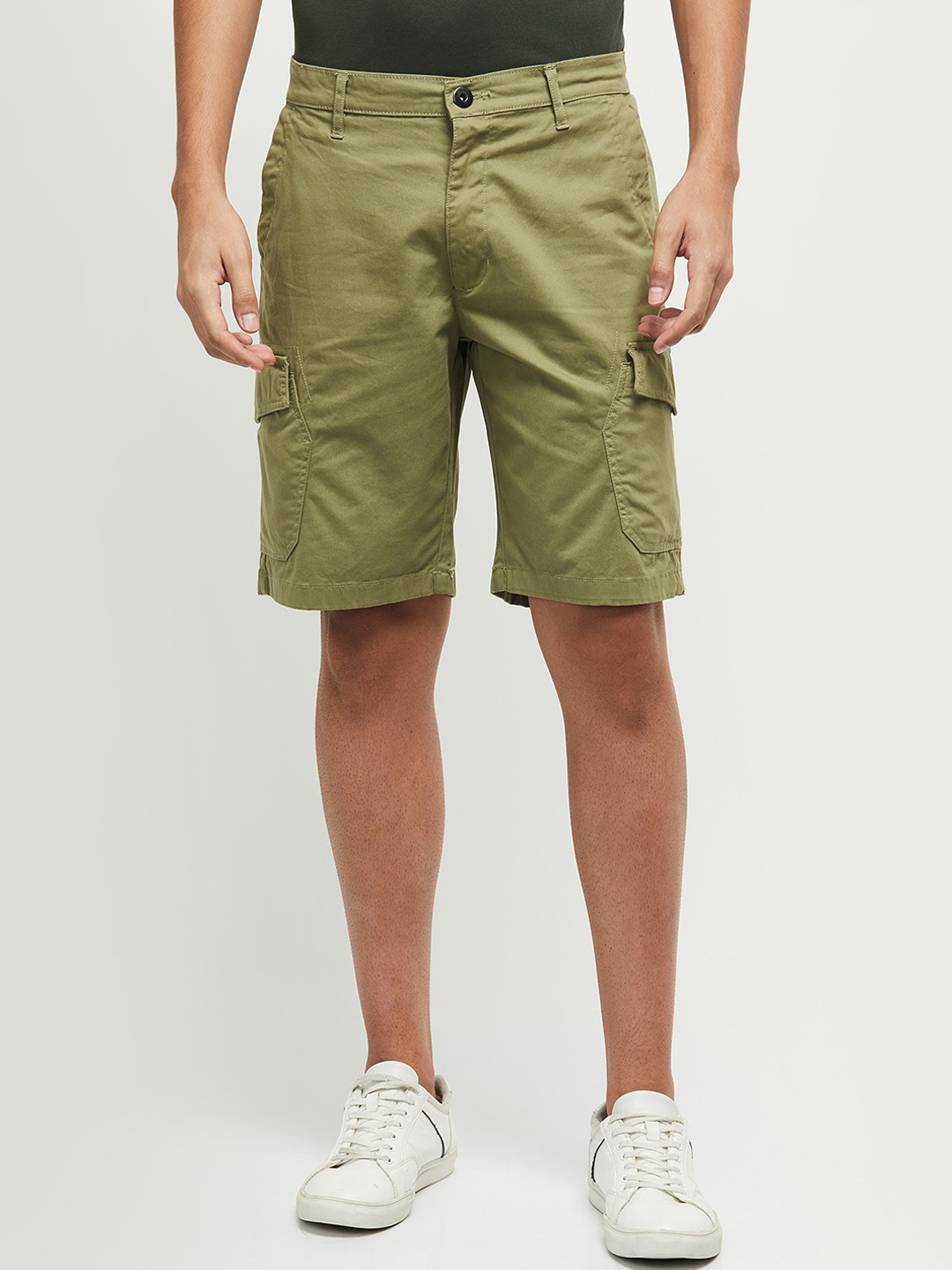 

max Men Olive Green Solid Cotton Cargo Shorts