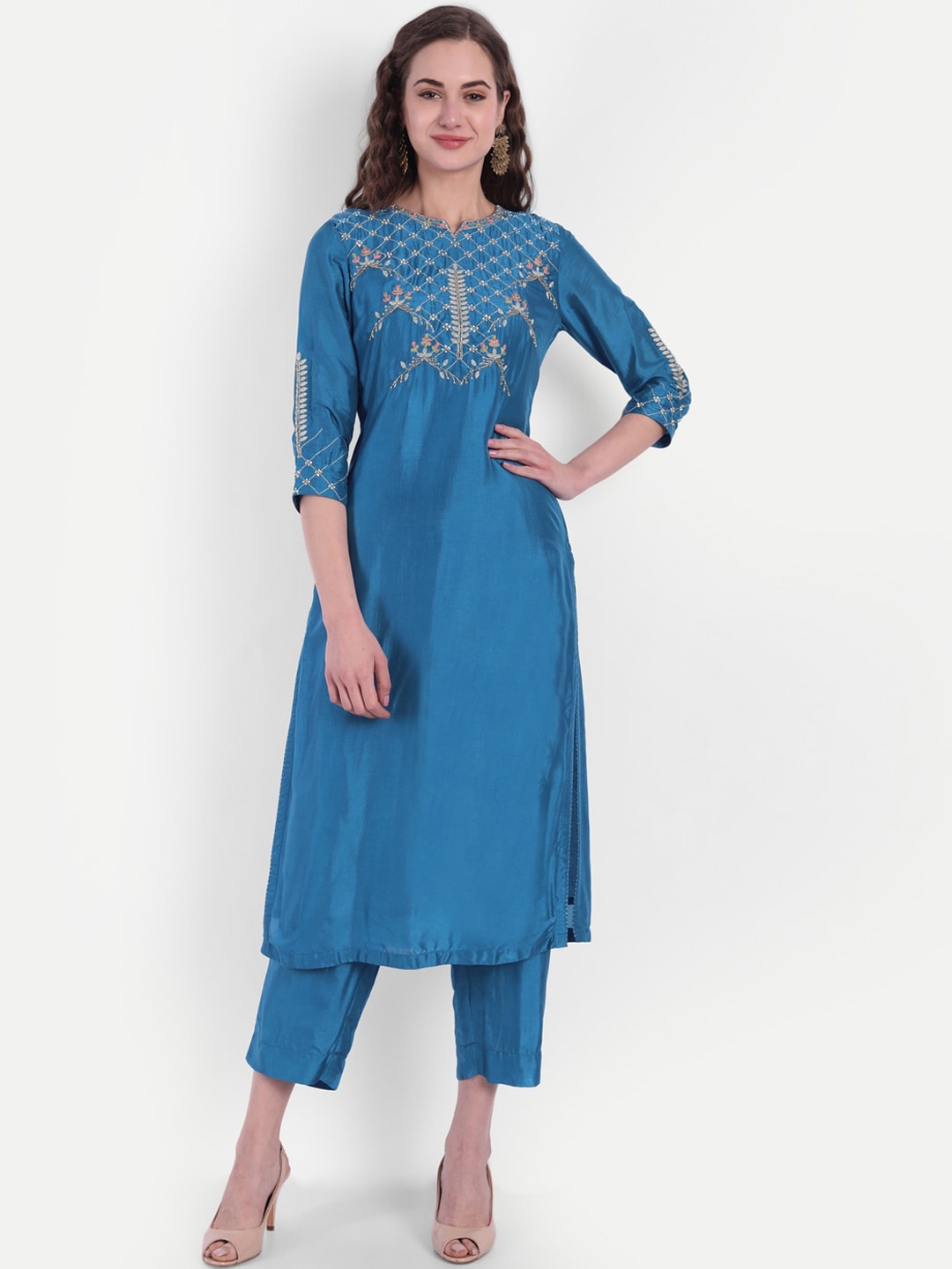 

SUTI Women Blue Floral Yoke Design Kurti with Trousers