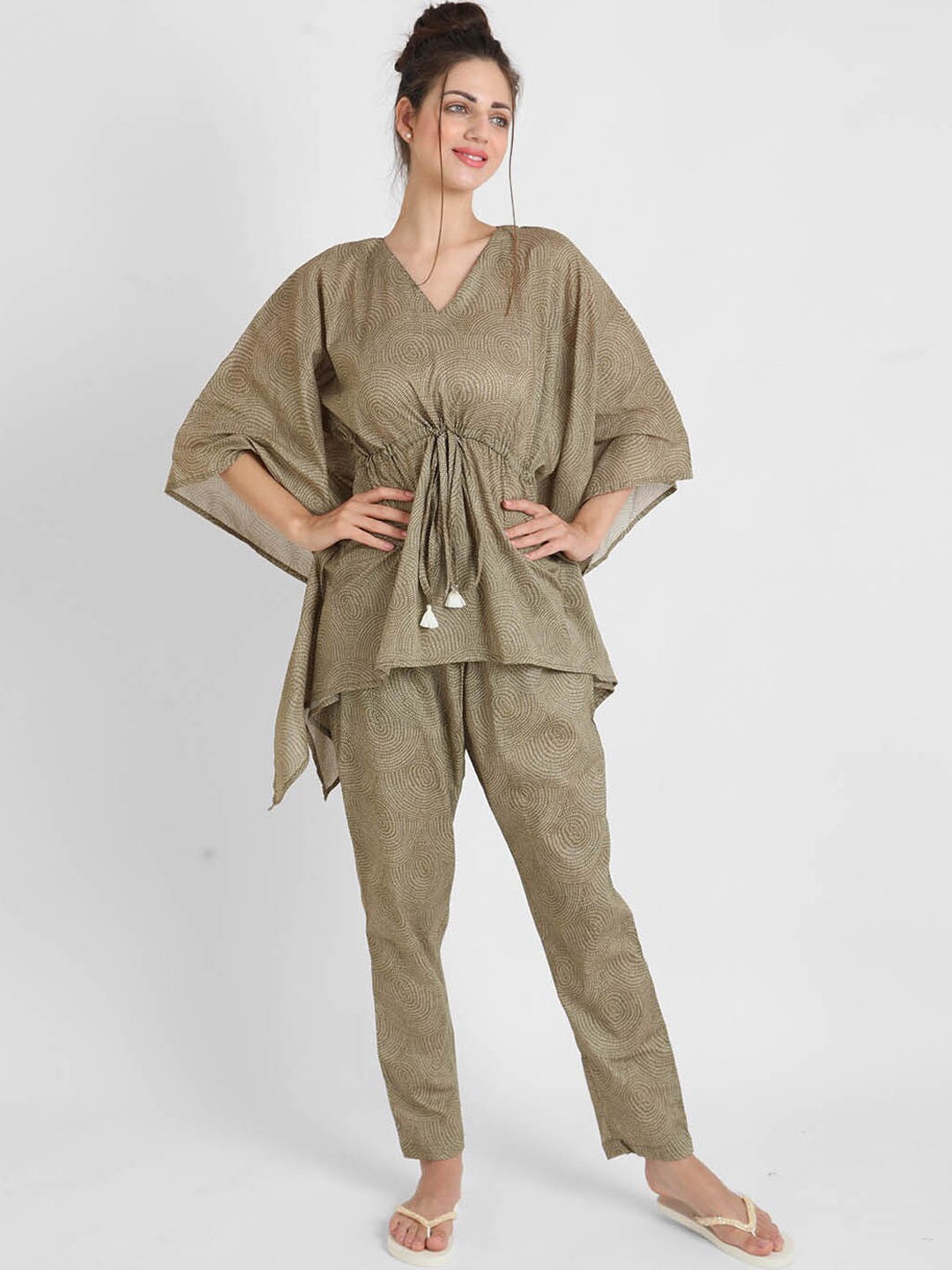 

KOOCHI POOCHI Women Brown & Off White Printed Night suit