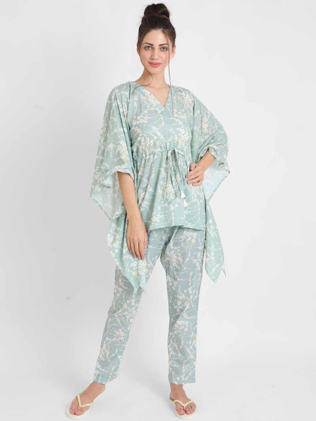 

KOOCHI POOCHI Women Green & White Printed Night suit