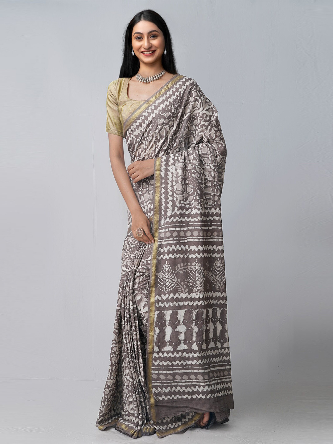 

Unnati Silks Grey Dabu Zari Pure Cotton Dabu Saree