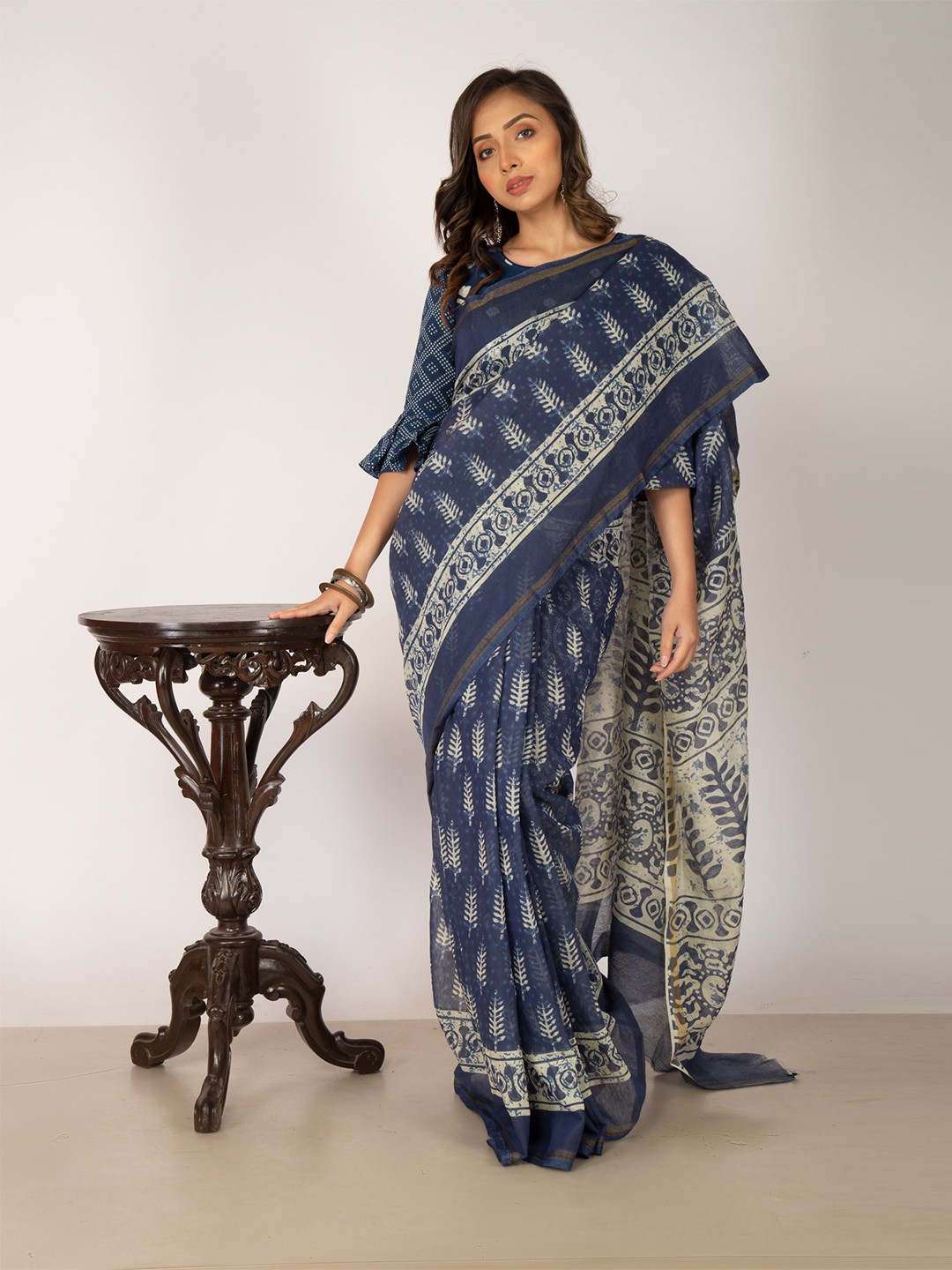 

Unnati Silks Navy Blue & White Batik Zari Silk Cotton Chanderi Saree