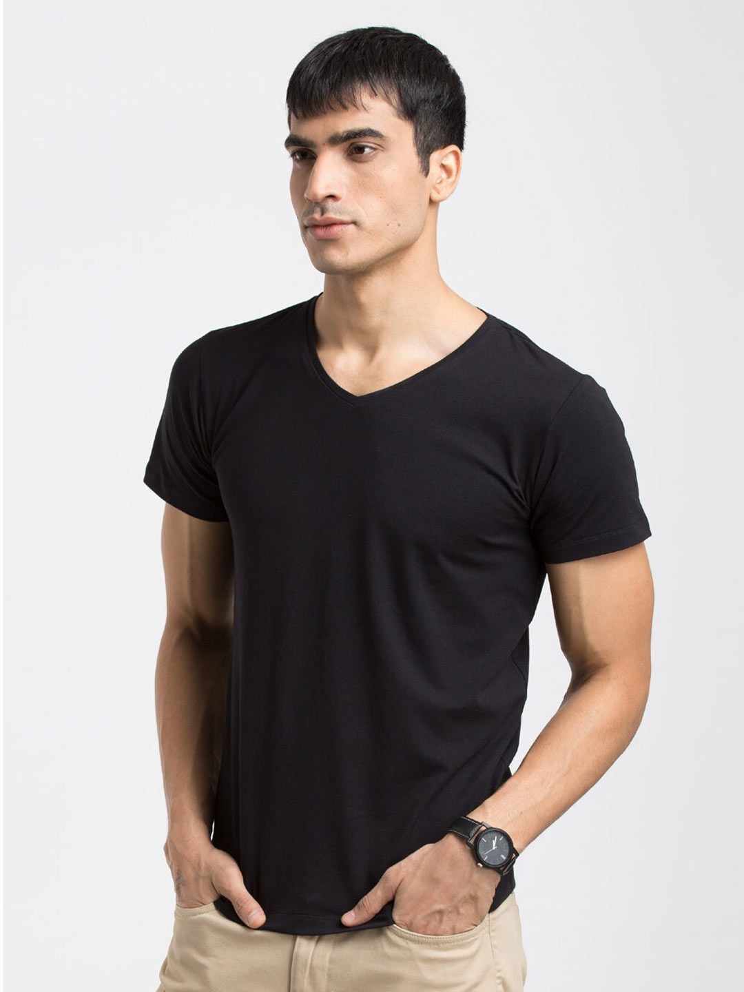 

Tinted Men Black V-Neck Slim Fit T-shirt
