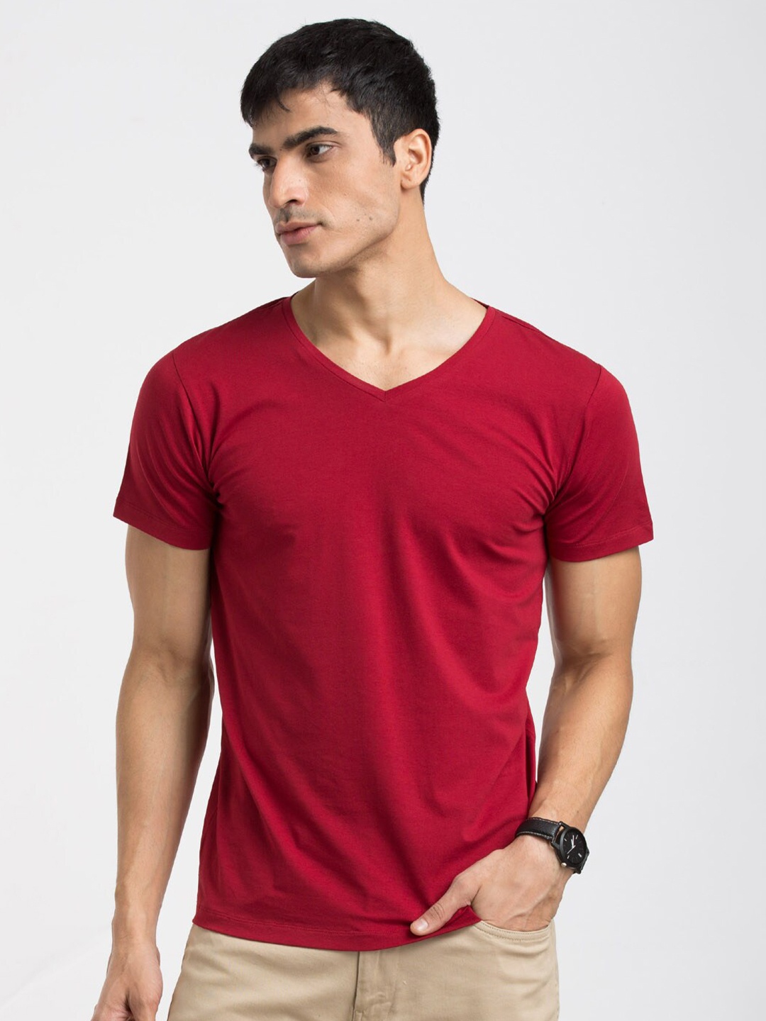 

Tinted Men Maroon V-Neck Slim Fit T-shirt