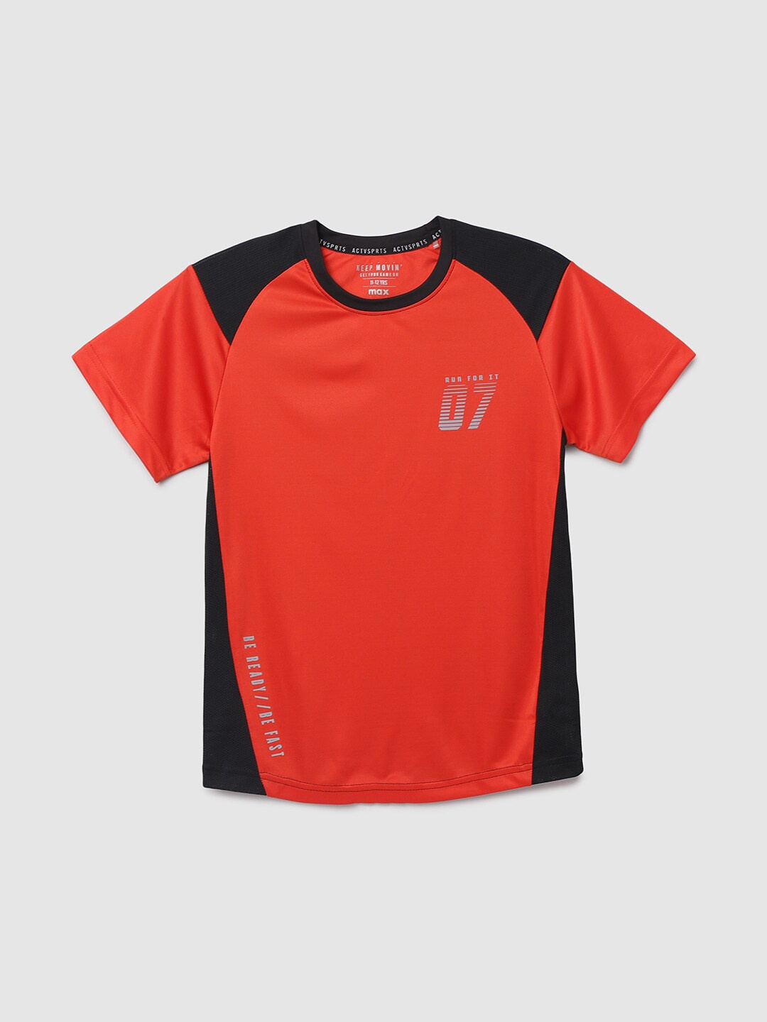 

max Boys Red & Black Colourblocked Cotton T-shirt