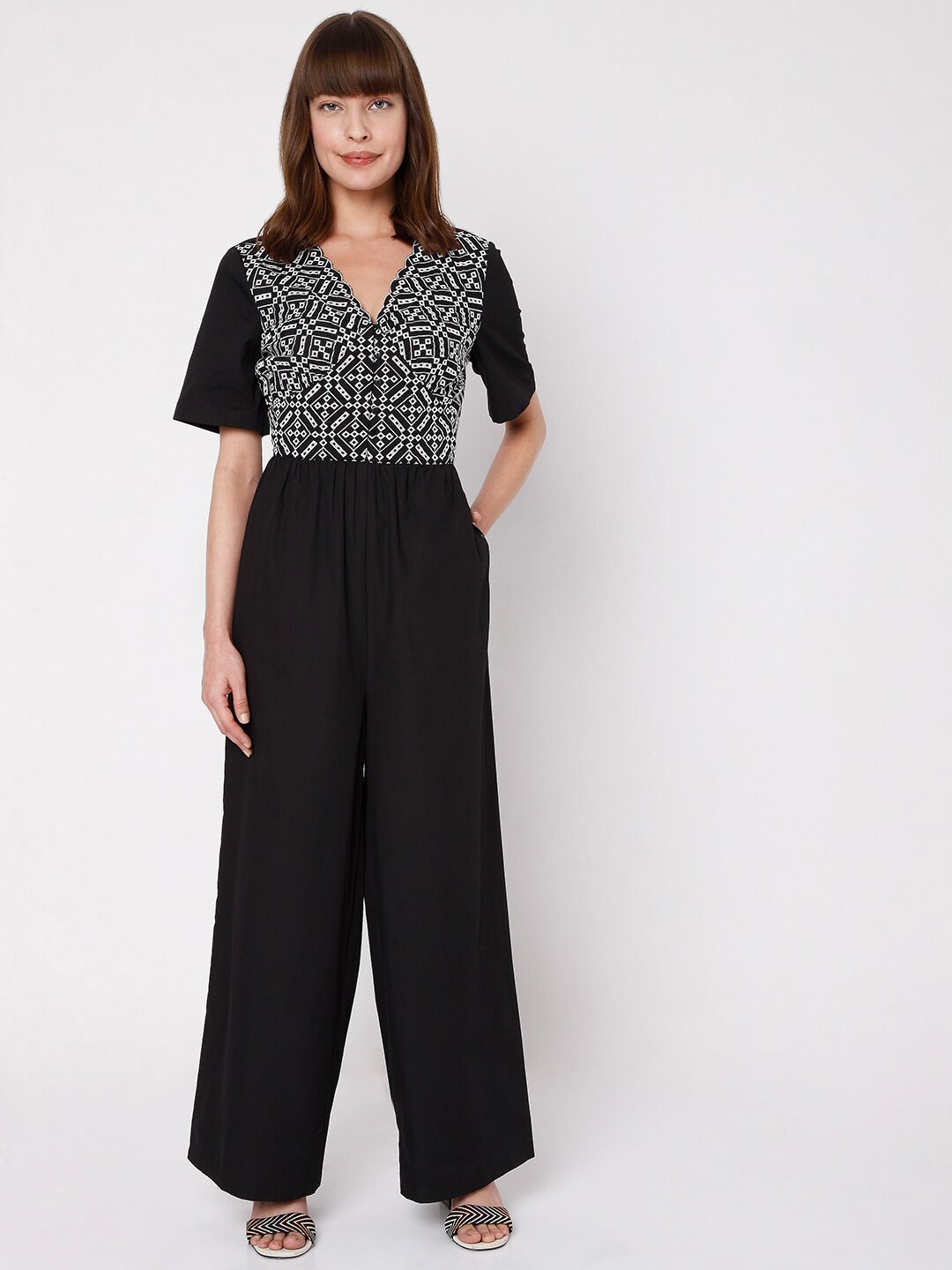 

Vero Moda Black & White Printed Cotton Basic Jumpsuit