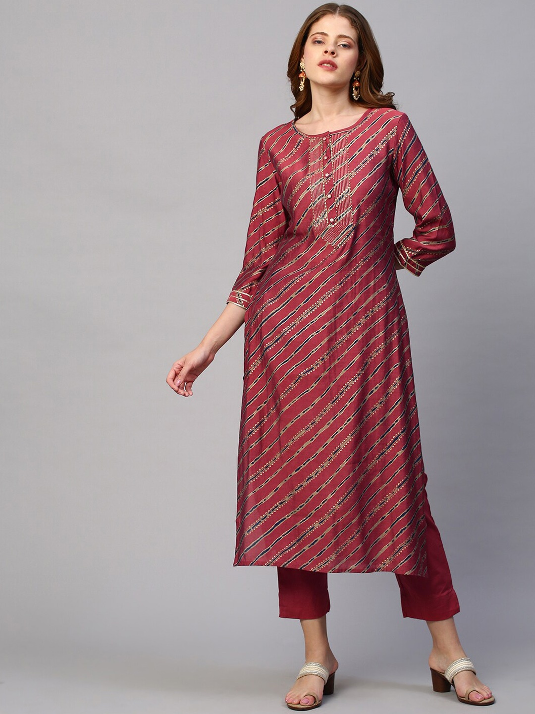 

FASHOR Women Pink Leheriya & Foil Printed Straight Kurta with Pants