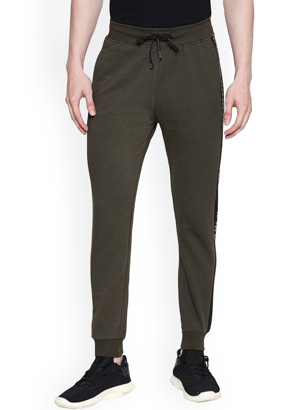

SPYKAR Men Green Solid Track Pant