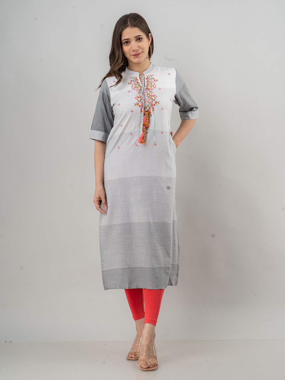 

FASHION DWAR Women Floral Embroidered Straight Kurta, Grey