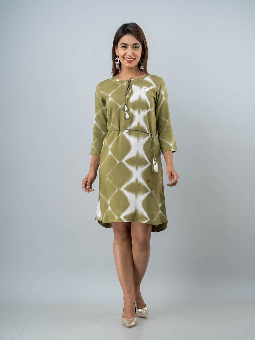 

FASHION DWAR Women Olive Green & White Tie and Dye Tie-Up Neck A-Line Dress