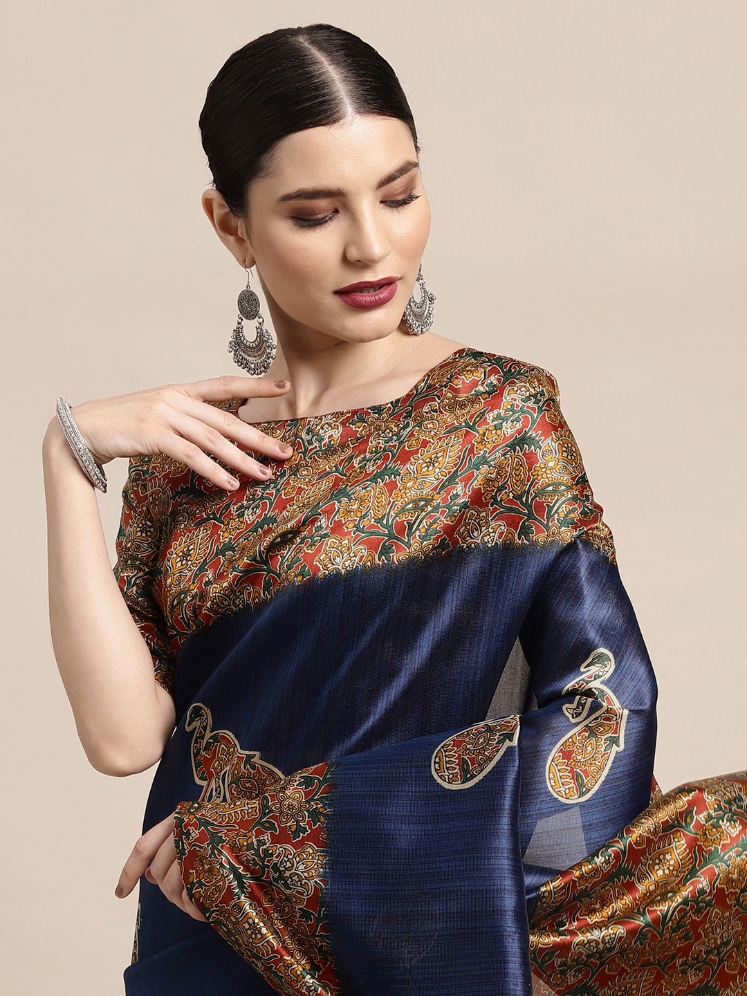 

KALINI Navy Blue & Red Ethnic Motifs Printed Banarasi Saree