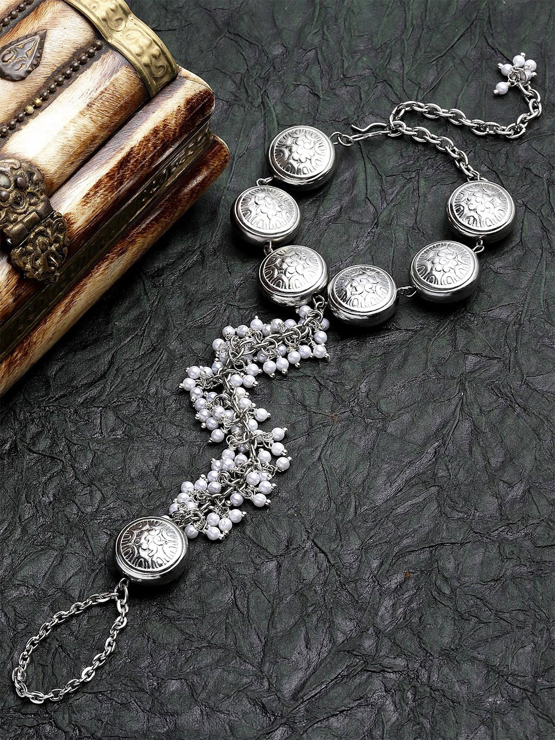 

KARATCART Women Silver-Plated Oxidized Kundan Ring Bracelet