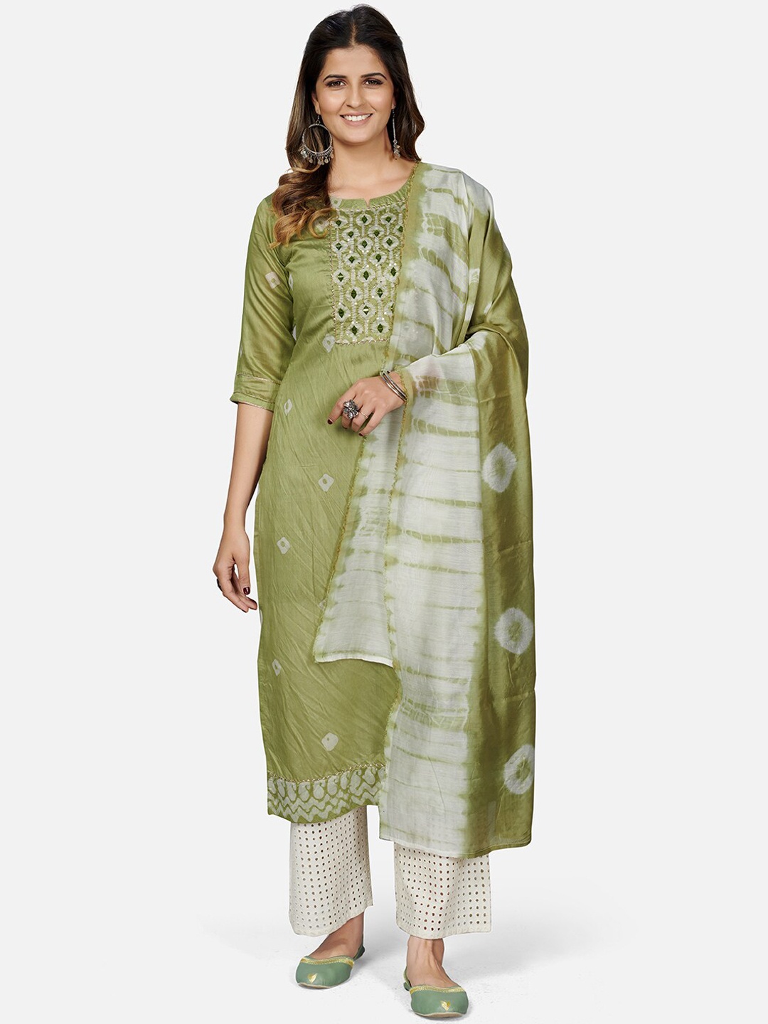 

Vbuyz Women Green Bandhani Dyed Thread Work Chanderi Silk Kurta With Dupatta