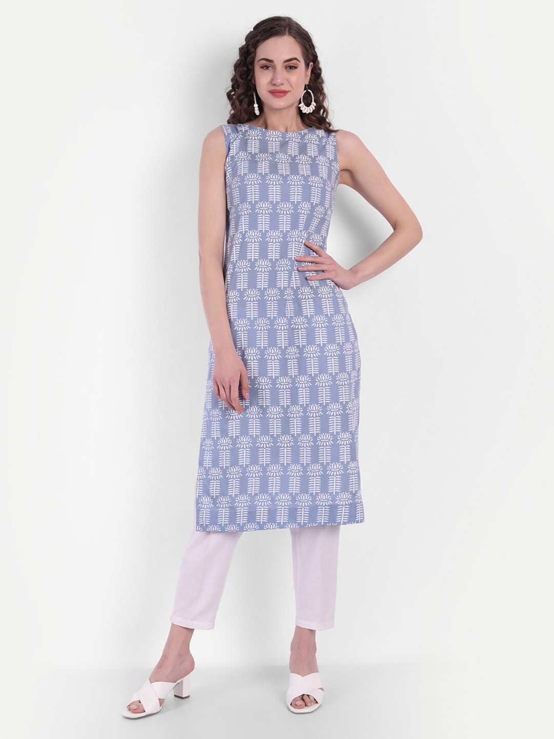 

SUTI Women Blue & White Ethnic Motifs Printed Boat Neck Cotton Straight Kurta