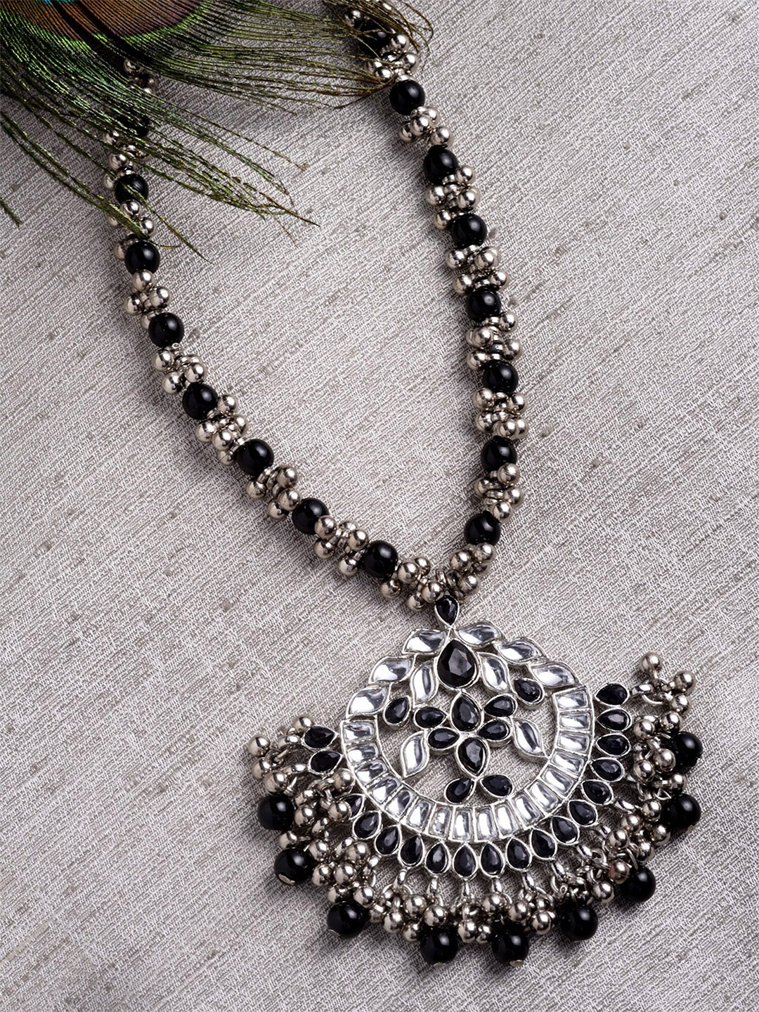 

KARATCART Black & White Silver-Plated Oxidised Necklace