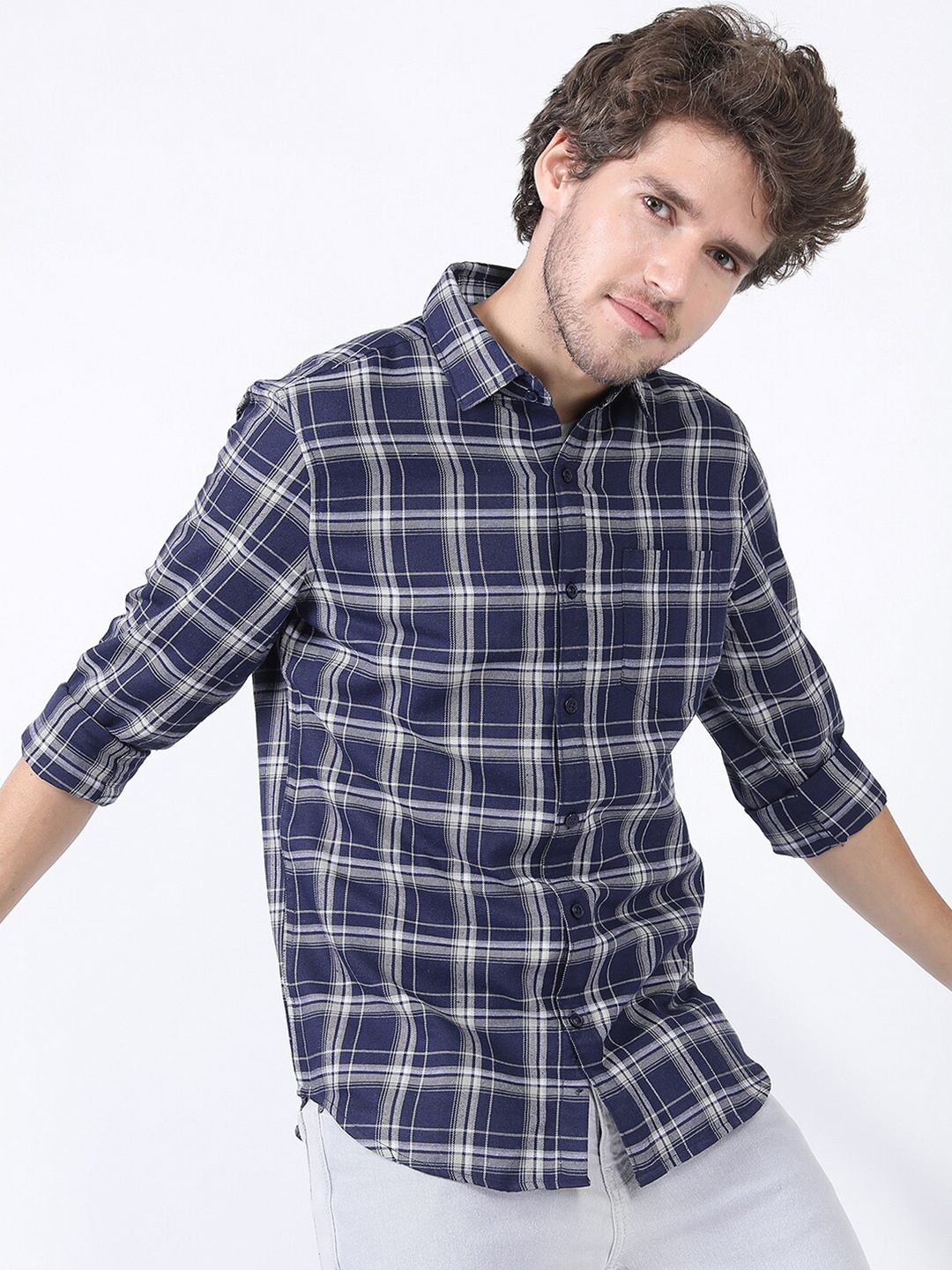 

KETCH Men Navy Blue & Off White Slim Fit Checked Casual Shirt