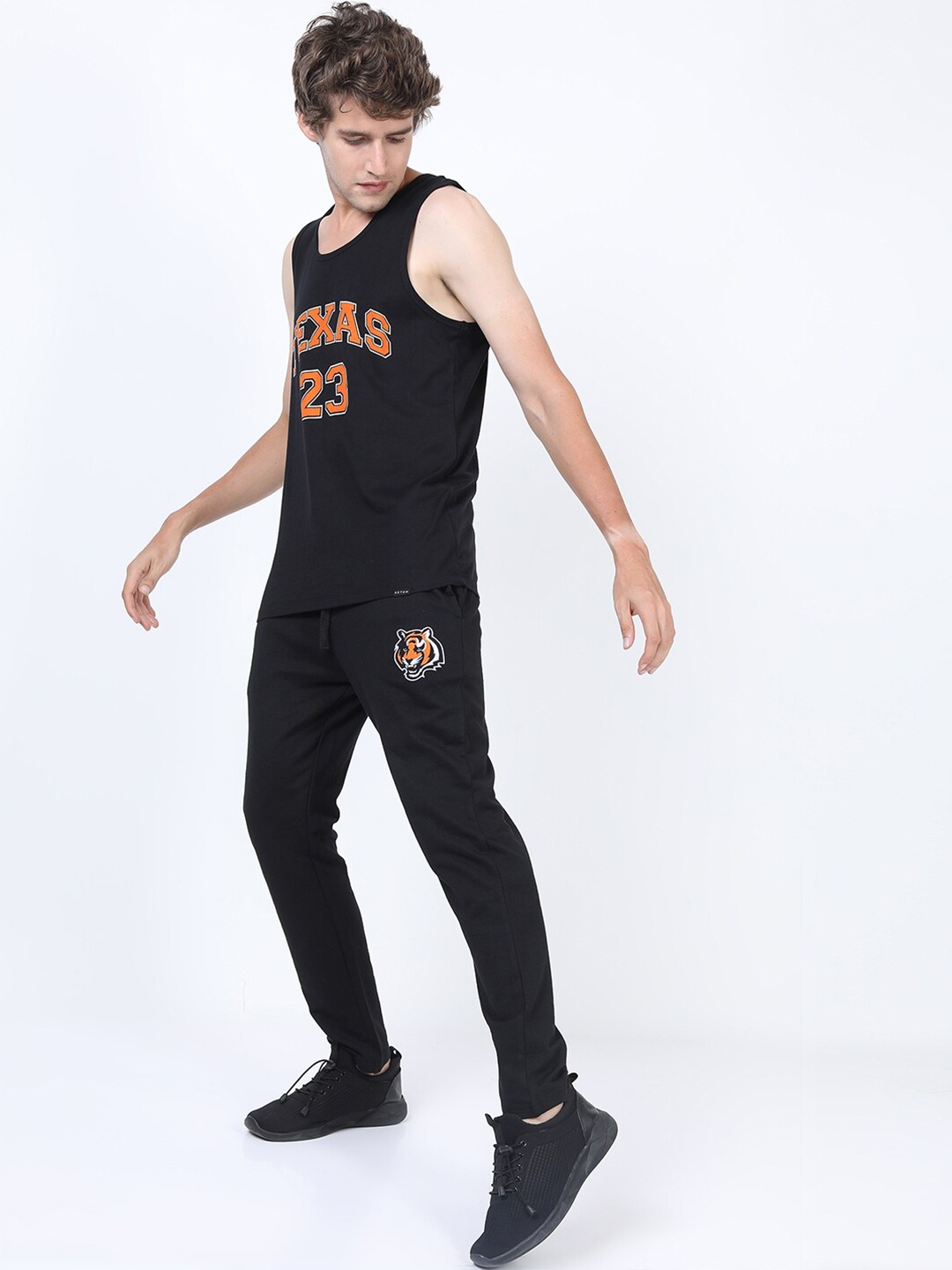 

KETCH Men Black & Orange Printed Slim Fit Cotton T-shirt