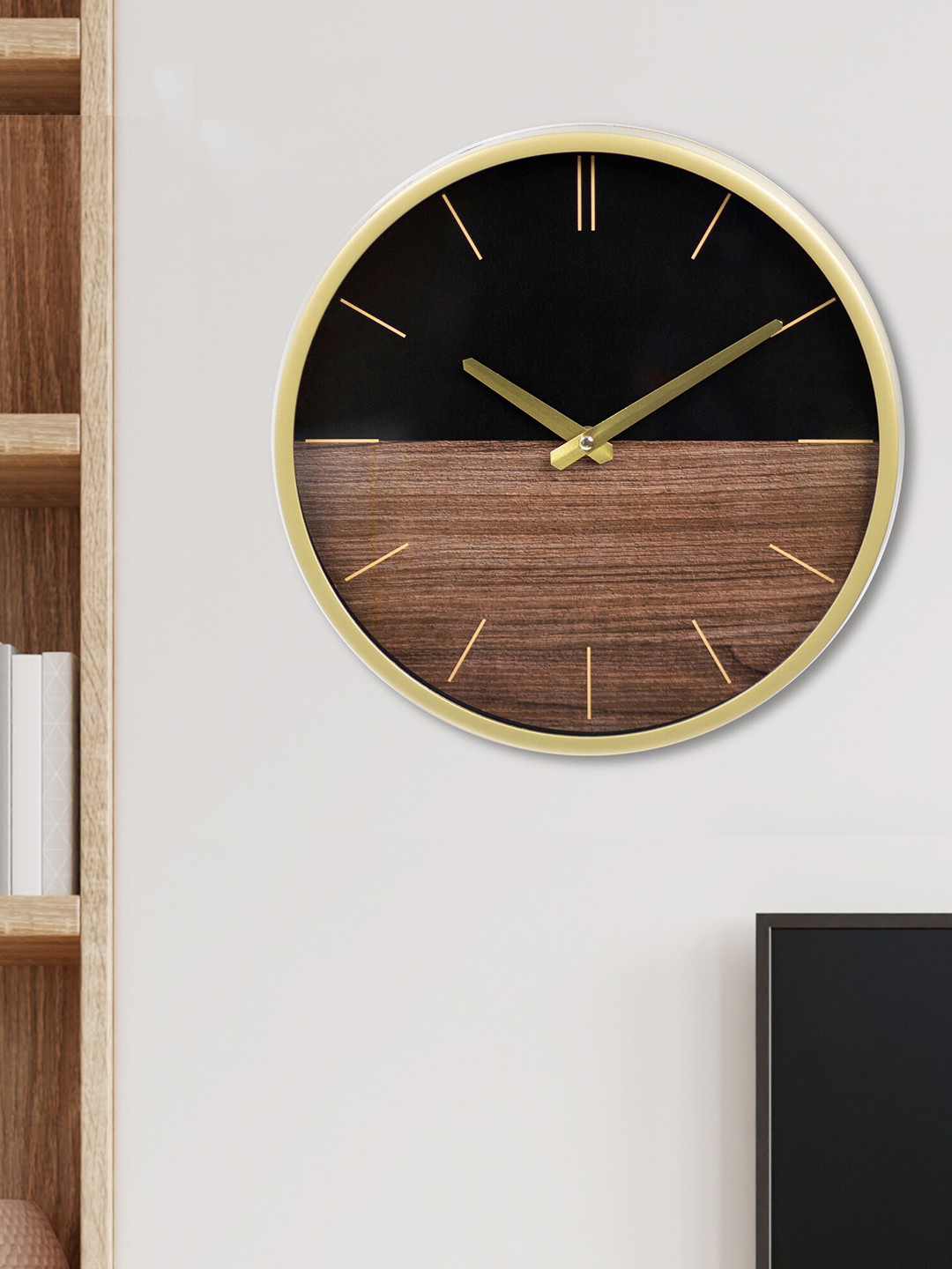 

HomeTown Brown & Black Colourblocked Contemporary Wall Clock
