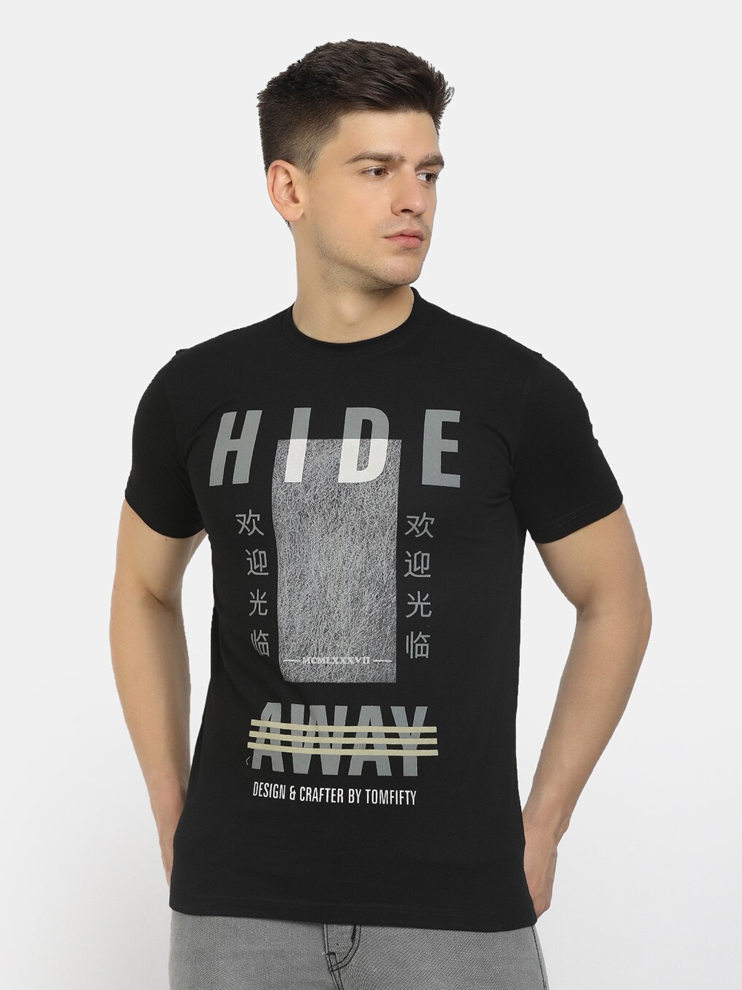 

V-Mart Men Black Printed Slim Fit Cotton T-shirt