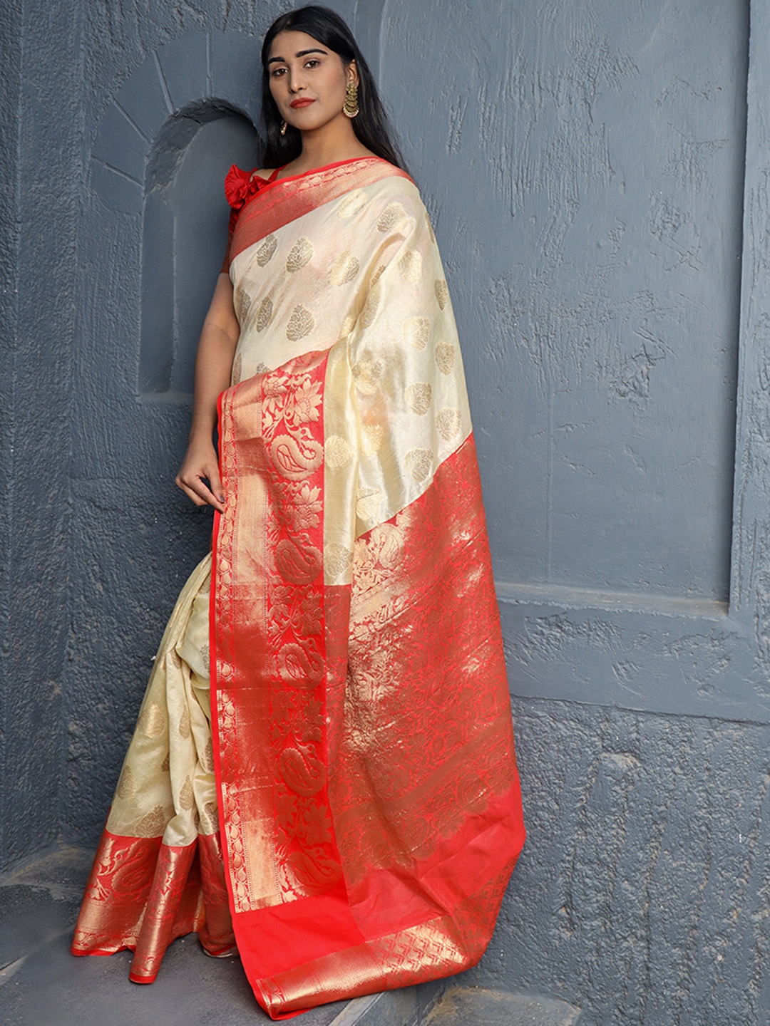 

Silk Land White & Golden Ethnic Motifs Zari Banarasi Saree