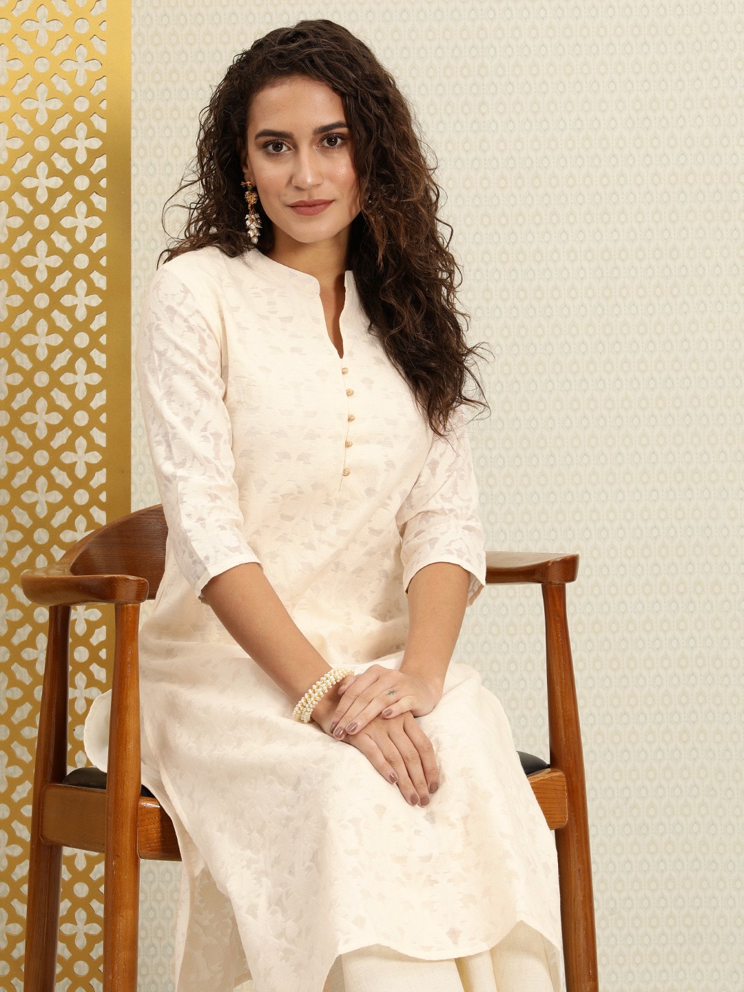

House of Pataudi Women Off White Ethnic Motifs Embroidered Thread Work Dua Straight Kurta